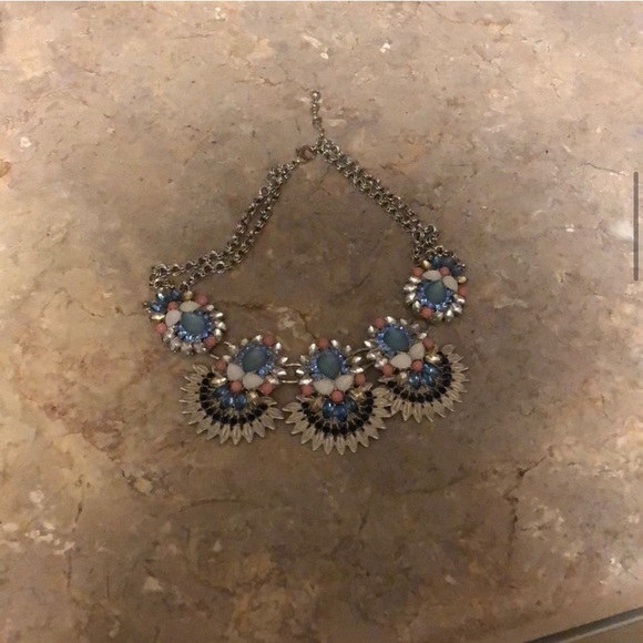 💎 Stunning Statement Necklace 💎 - Picture 5 of 7